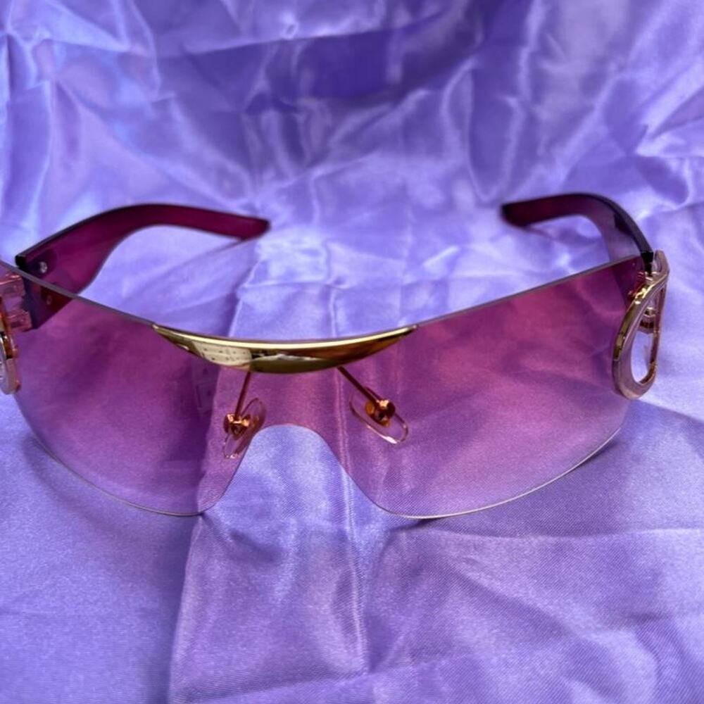 Y2K shield sunglasses with pink gradient lenses and gold-tone logo hardware - Picture 2 of 8